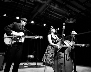 Tyler-Steimle-GCS---Delilah-DeWylde-at-Bell's-01-07-2017_002sm